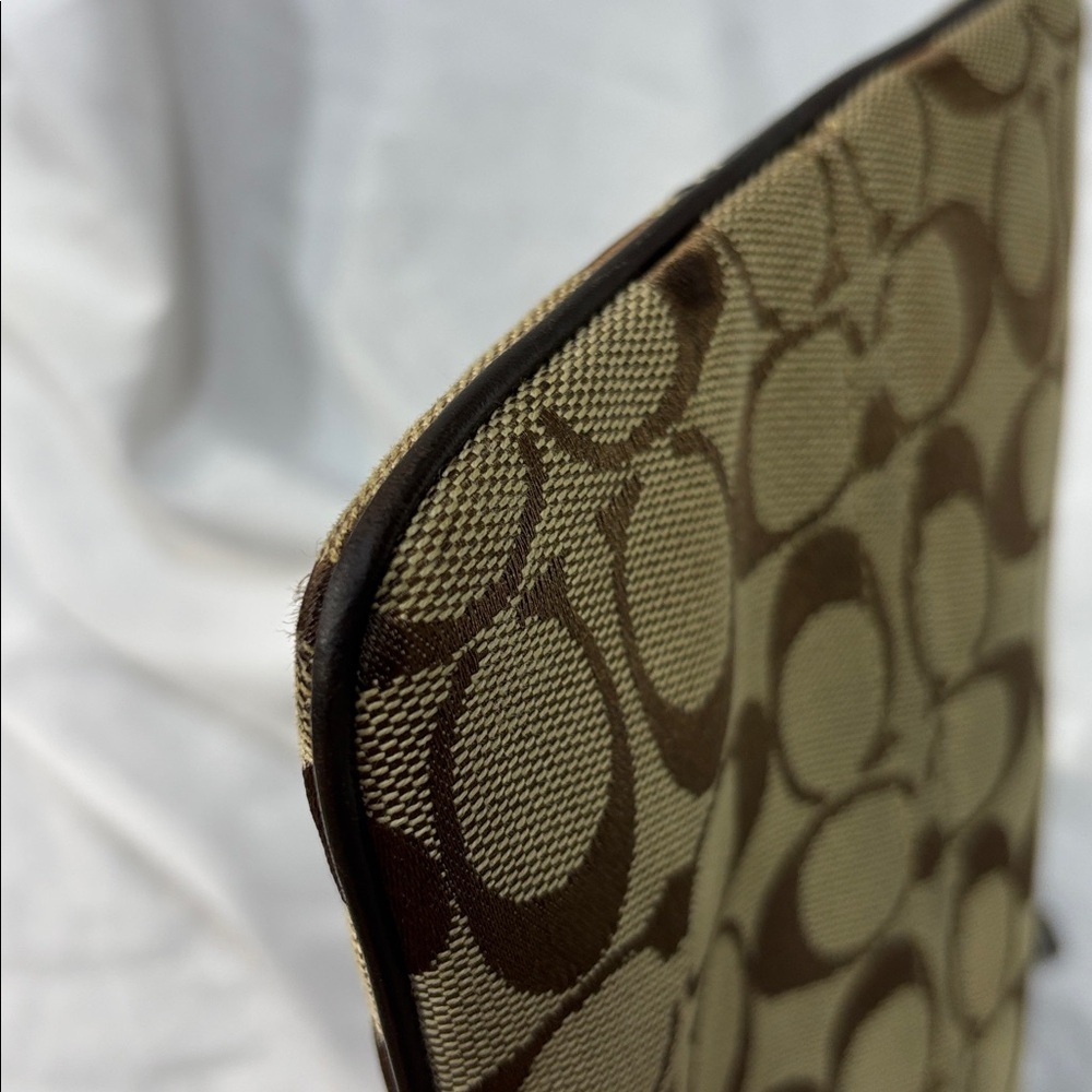 Coach Signature 6016 Stripe Swingpack Crossbody Khaki
Brown Leather Purse bag - Picture 14 of 15